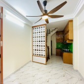 Cần bán gấp nhà Tôn Đức Thắng, Đống Đa, hiện đại, 28m2, 3 ngủ, chỉ hơn 3 tỷ